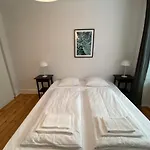 Bright 2-Bedroom Apartment In Elegant Osterbro